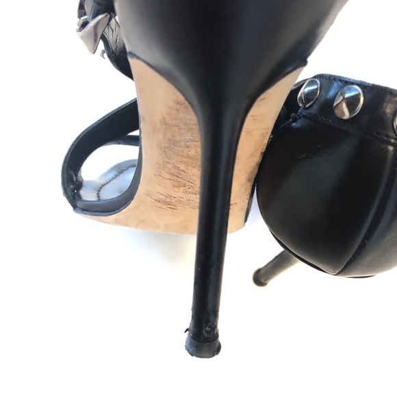 Manolo Blahnik Ningia Studded Leather Sandals - Picture 7 of 8
